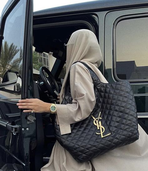 Women Ceo, Biker Aesthetic, Luxury Lifestyle Women, Muslim Outfits Casual, Life Vision Board, Rich Girl Aesthetic, Hijabi Aesthetic, Muslimah Aesthetic, Rich Women