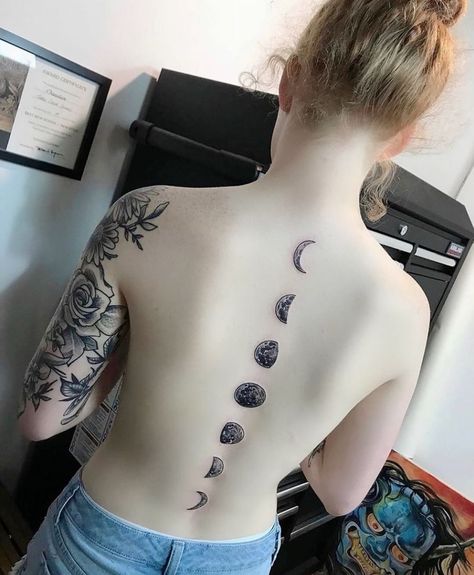 Flower Spine Tattoos, Tato Minimal, Spine Tattoo Ideas, Moon Phases Tattoo, Bauch Tattoos, Hip Thigh Tattoos, Small Pretty Tattoos, Petite Tattoos, Spine Tattoos For Women