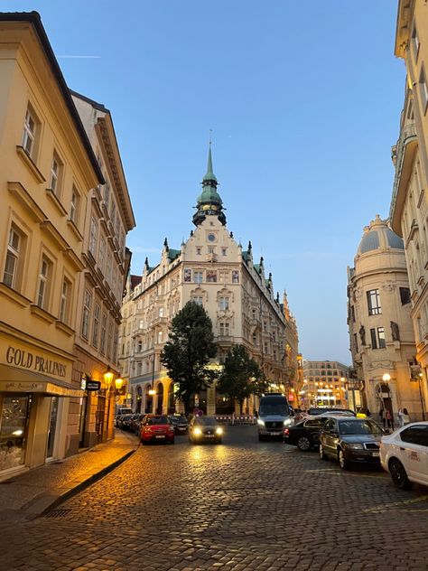 Old City Street Europe, Prague Summer Aesthetic, City Break Aesthetic, Summer In Prague, Europe Street Aesthetic, Prague Aesthetic Winter, Prague In Summer, Prague Czech Republic Aesthetic, Prague Streets