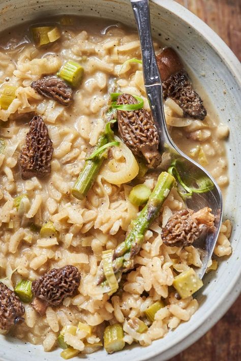 Risotto Asparagus, Cooked Asparagus, Healthy Rice Recipes, Asparagus Risotto, Morel Mushrooms, Mushroom Broth, Healthy Rice, Rice Recipes For Dinner, Rice Varieties