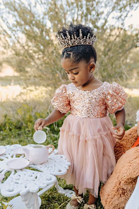 Have you ever thought about having a tea party shoot for your littile one Tea Party Toddler, Toddler Tea Party Birthday, Tea Party Pictures, Tea Party Photoshoot, Baby Birthday Theme, Toddler Tea Party, Spring Halloween, Toddler Photoshoot, Christmas Summer