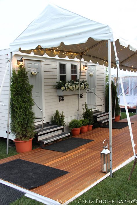 Bathroom Trailer Wedding, Outdoor Restrooms, Wedding Restroom, Restroom Trailer, Wedding Bathroom, Outdoor Toilet, Wedding Backyard Reception, Backyard Reception, Cool Tents