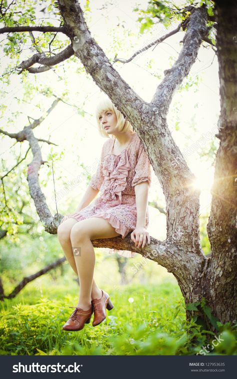 Sitting Pose Reference, Sitting In A Tree, Art Appliqué, Human Drawing, Tree Pose, Female Pose Reference, Sitting Poses, Person Sitting, Human Poses Reference