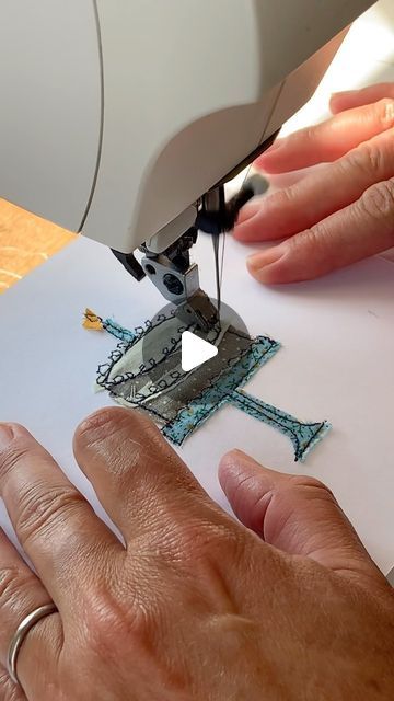 Freehand Machine Embroidery Ideas, Free Hand Sewing Machine Embroidery, Free Motion Sewing Ideas, Freemotion Embroidery Textile Art, Embroidery On Sewing Machine, Machine Embroidery Art, Free Motion Machine Embroidery, Freehand Embroidery Ideas, Embroidery Sewing Machines