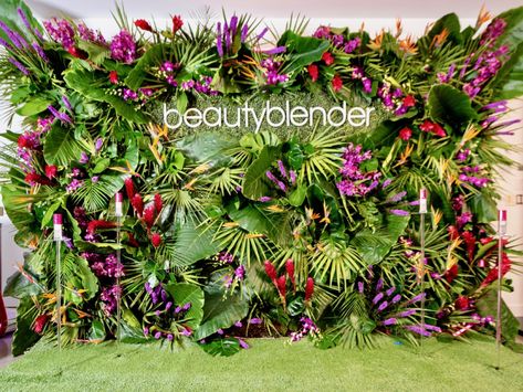 Photo Wall Greenery, Tropical Flower Wall, To The Disco, Selfie Wall, Tropical Florals, Glitter Wall, Creative Planner, Skate Party, Glam Party