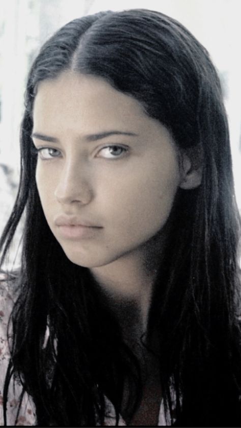 Adriana Lima Without Makeup, Pretty Without Makeup, 2000s Aesthetic, Without Makeup, Adriana Lima, Look Alike, Lima, Angel, Black And White