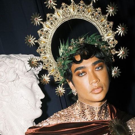 Renz Pangilinan 🏳️‍🌈🇵🇭 on Instagram: "The God Of Sun, Beauty and Music. Went as Apollo last night for @the_opulence_ball 👑⚜️☀️ Wearing @justbonita8 Makeup by @antheabueno Photo by @meetkeso" Sun God Costume, Apollo Makeup, Sun Moodboard, Sun Costume, God Costume, God Of Sun, Sun God, Roman Mythology, Golden Sun