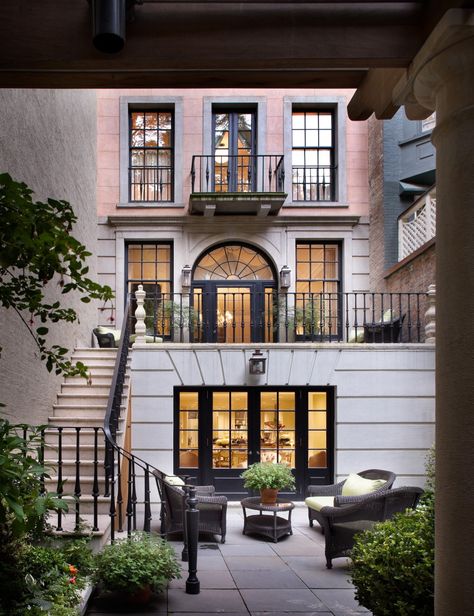 Funky Houses, Brownstone House, Peter Pennoyer, Character Homes, Townhouse Exterior, Vintage Homes, Belgian Style, Upper East Side, Classical Architecture