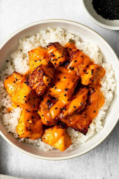 Air fryer bang bang salmon bites offer a quick and flavorful option that’s both healthy and satisfying. Bang Bang Salmon Bites, Bang Bang Salmon, Salmon Fish Tacos, Salmon In Air Fryer, Hatch Chili Recipes, Vegetable Pulao Recipe, Salmon Bites Recipe, Salmon Bites, Air Fryer Salmon