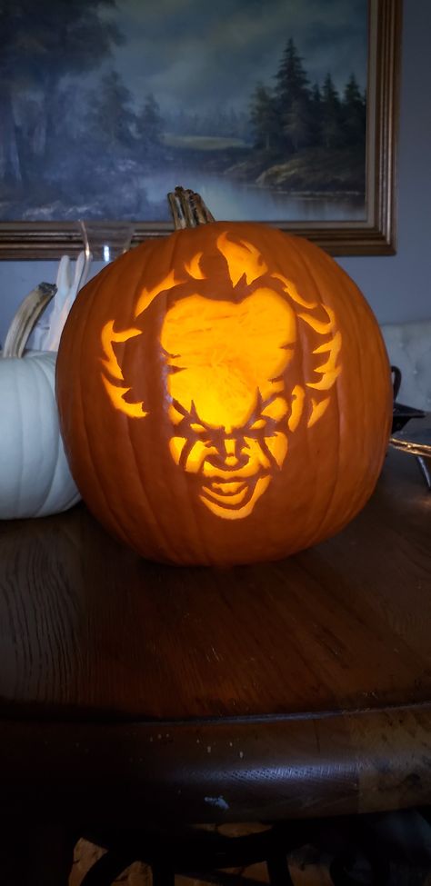 Pennywise Pumpkin Pumkin Carving Pennywise, Pumpkin Carving Scary Movies, It Clown Pumpkin Carving, Horror Characters Pumpkin Carving, Carving Pumpkins Scary, Pumpkin Carving Ideas Pennywise, Pumpkin Carving Freddy Kruger, Horror Pumpkin Carving Ideas, Pumpkin Carving Ideas Creepy