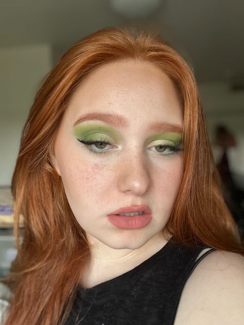 Makeup Ginger With Green Eyes, Ginger Makeup Looks, Makeup For Gingers, Redhead Makeup Looks, Red Head Makeup Looks, Tan Ginger, Green Makeup Look, Ginger Makeup, Makeup For Redheads