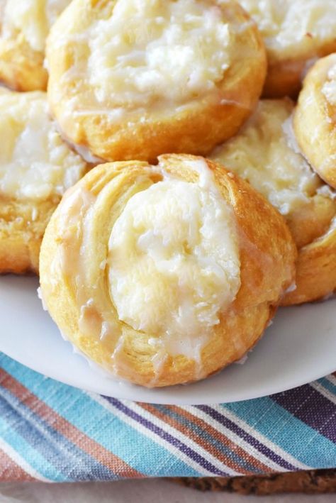 Easy Cream Cheese Danish Recipe, Pastry Danish, Easy Cream Cheese Danish, Cream Cheese Danish Recipe, Cheese Danish Recipe, Danish Recipe, Cream Cheese Crescent Rolls, Crescent Recipes, Cream Cheese Danish