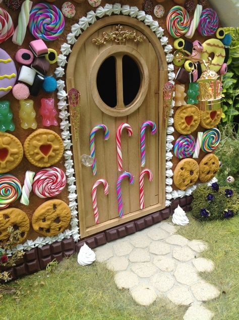 Hansel and Gretel themed miniature witch house Miniature Witch House, Hansel And Gretel House, Gingerbread Dolls, Clay Witch, Miniature Witch, Christmas Door Decorating Contest, Gingerbread House Designs, Hansel Gretel, Door Decorating Contest