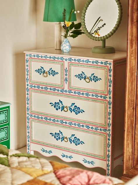 Hand Painted Dressers, Painted Cupboards, Painted Drawers, Painted Chest, Hallway Storage, Painted Dresser, Wood Chest, Furniture Trends, Furniture Renovation