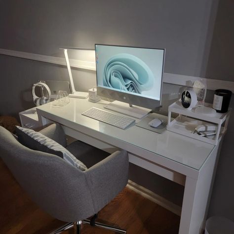 White Desk Setup Bedroom, Dressing Table Office Desk, Ikea Malm Desk Ideas, Malm Desk Setup, Malm Desk Ikea Home Office, White Desk With Mirror, Malm Table, Malm Desk, Simple White Desk