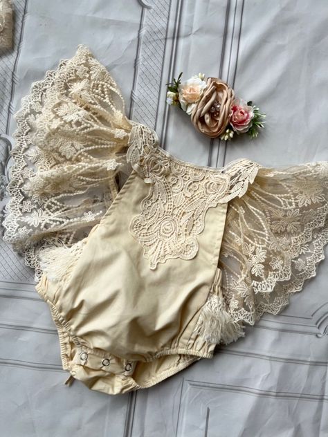 Boho Baby Birthday, Boho Baby Girl Clothes, Baby Wedding Outfit, Bohemian Chic Outfits, Boho Baby Clothes, Toddler Girl Romper, Baby Lace, Shabby Chic Clothes, Outfit Photo