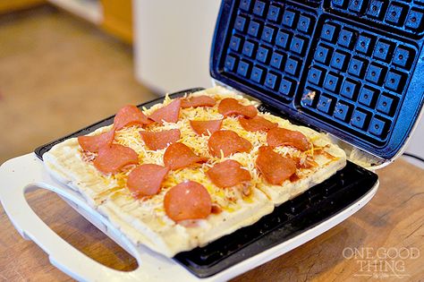 Kids Pizza Recipes, Waffle Pizza, Best Waffle Maker, Waffle Iron Recipes, Waffle Maker Recipes, Foods With Iron, Pizza Cake, Party Appetizers Easy, Waffles Maker