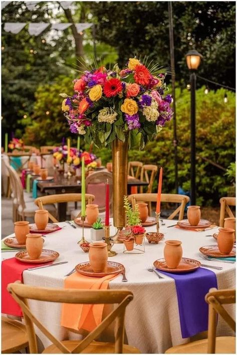 Mexican 15 Centerpiece, Bright Table Decorations, Hacienda Style Birthday, Quiencera Mexican Theme, Elegant Mexican Fiesta Party Ideas, Rustic Mexican Theme Party, Formal Fiesta Decor, Guatemala Quinceanera Theme, Ranchero Quinceanera Decorations