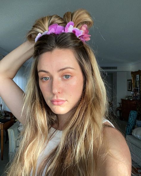 Caroline Calloway, Boho Hair, Boho Hairstyles, Flower Hair, Flowers In Hair, The Fashion, Fashion Nova, Hair Wrap, Pinterest Likes