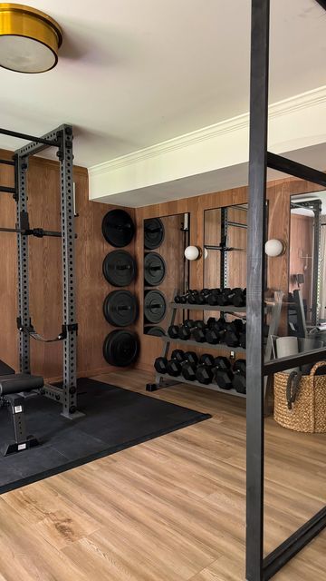 CASS SMITH | Home & DIY on Instagram: "✨GYM REVEALLLL✨  I’m not exaggerating when I say that this is the most perfect dream gym that I could imagine and I can’t believe I MADE IT 🤩 from the demo/flooring to custom wall planking and electrical work. I freaking love doing this. It’s giving SEXY, don’t you think?! ♥️" Unfinished Basement Gym, Garage Gym Design, Basement Workout Room, Basement Home Gym, Basement Gym Ideas, Home Gym Basement, Home Gym Ideas, Dream Home Gym, Dream Gym