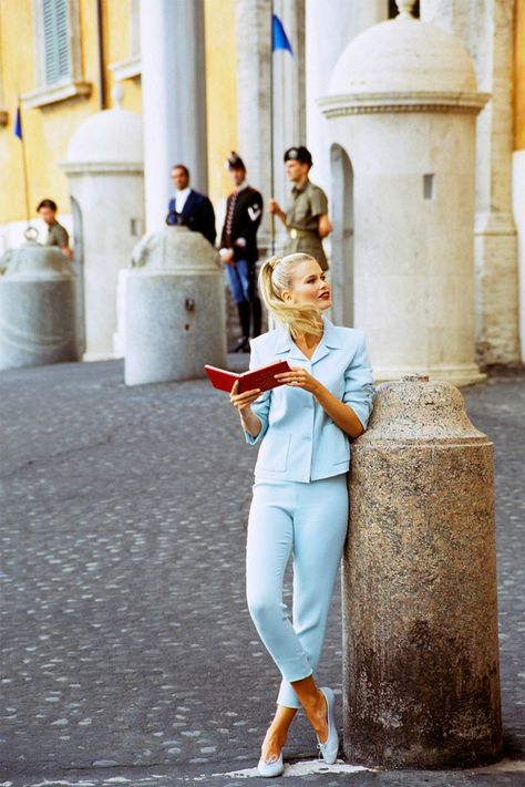 Bike Shorts Outfit Summer, Italian Summer Style, Bike Shorts Outfit, Class Outfits, Arthur Elgort, Paulina Porizkova, Vogue Editorial, Poppy Delevingne, Art Outfits