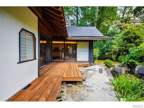 A Serene Japanese-Style Retreat in Suburban New York | realtor.com® Front Yard Landscaping Ideas Modern, Japanese Porch, Japanese Deck, Portico Entry, Front Garden Landscaping, Japanese Exterior, Japan House Design, Modern Front Yard Landscaping Ideas, Japanese Inspired Home