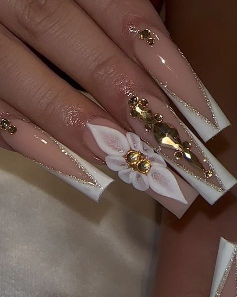 Nail Inspired With Gems, Champagne Quince Nails, Gold Nails With Gems, Rine Stone Nails Designs, Long Gold Nails, Cute Bling Nails, Acrylic Nailsdesign, Glam Nails Rhinestones, Long Wedding Nails