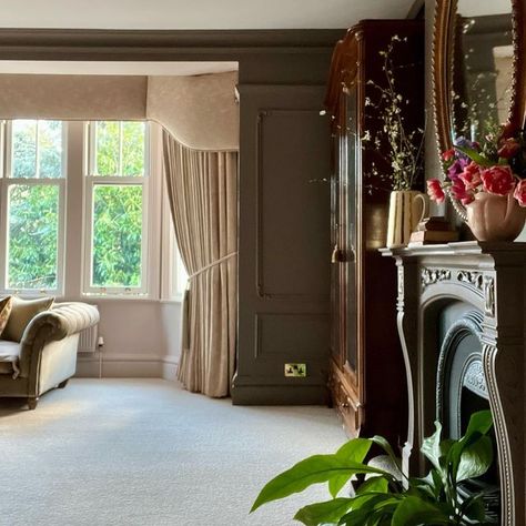 Sam on Instagram: "☕️ CHINA CLAY ☕️ Another shot of the master bedroom. A bit of an odd angle but I wanted to show the paint colour in the bay window. The walls are @littlegreenepaintcompany Knightsbridge, a dark grey/brown, and the bay window is China Clay, a pale blush. We wanted a paler colour to sit more comfortably next to the white PVC window frames. And weirdly you can hardly see the difference, it just looks like the bay is capturing the light (see second photo). Thank you to @geekvint Bay Window Painting Ideas, Victorian Bay Window Bedroom, Edwardian Bay Window, Painting Bay Window Different Color, Tall Bay Window, Bay Window Decor, Bay Window Design, Pale Colors, Dark Interiors