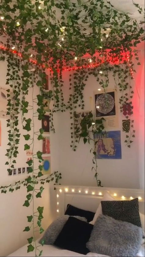 Fairy Grunge Room, Tiktok Room Ideas, Indie Aesthetic Room, Ideas Habitaciones, Flower Room, Indie Room Decor, Grunge Room, Indie Room, Cute Bedroom Decor