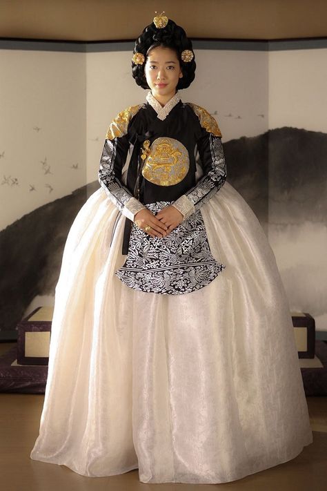 What I took from “ The Royal Tailor” | by Rayyah Sempala | Medium Korean Empress, Traditional Clothing Around The World, Traditional Korean Clothing, Korean Traditional Clothing, Korean Traditional Dress, Modern Hanbok, Culture Clothing, Korean Hanbok, Traditional Korean