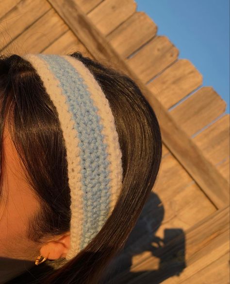 Knitting Things Ideas, Knitted Headband Aesthetic, Crochet Ideas Headbands, Easy Crochet Aesthetic, Chrochet Girl Aesthetic, Free Crochet Patterns For Headbands, Headband Crochet Ideas, Crochet Cute Headband, Aesthetic Crochet Headband