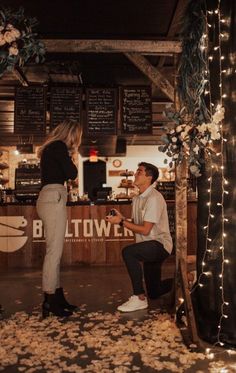 Coffee Shop Proposal Ideas, Coffee Shop Proposal, Restaurant Proposal Ideas, Coffee Proposal, Cafe Proposal, Fall Decor Ideas For Bedroom, Fall Proposal Ideas, Fall Proposal, Cute Proposal Ideas