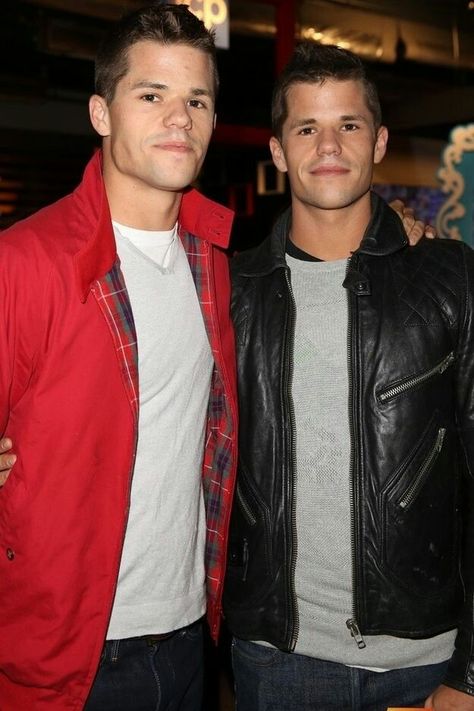 Preston & Porter Scavo on Desperate Housewives Max And Charlie Carver, Carver Twins, Max Carver, Celebrity Twins, Charlie Carver, Ian Bohen, Dylan Sprayberry, Teen Wolf Mtv