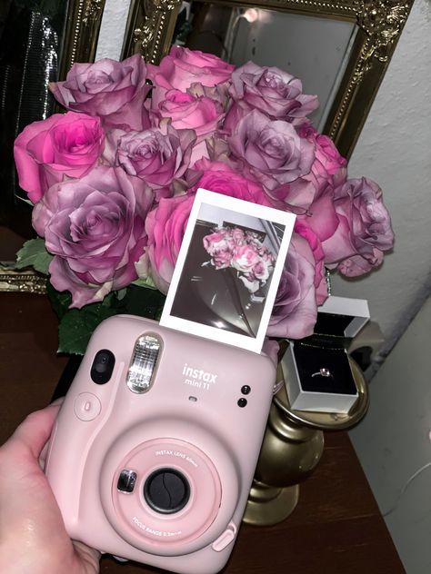 Instax Mini 11 Aesthetic Pink, Insta X Mini 11, Insta X Camera, Instax Mini 11 Photos, Instax Mini 11 Pink, Instax Mini 11 Aesthetic, Instax Camera Aesthetic, Cameras Aesthetic, Polaroid Camera Pictures