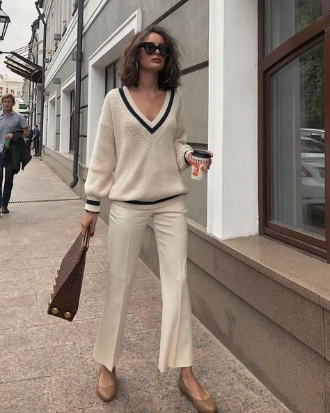 Winter Parisian Style, Mode Old School, Parisian Style Outfit, Elegantes Business Outfit, Parisian Outfit, Parisian Outfits, Elegantes Outfit Frau, Elegante Y Chic, Parisian Women