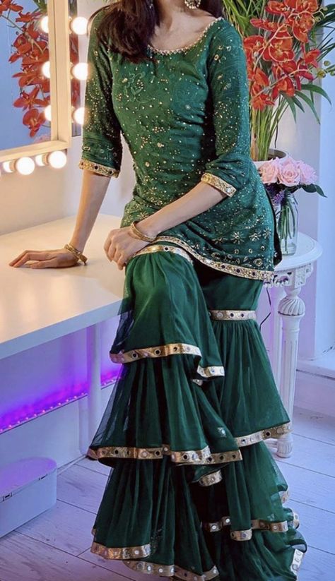 Gharara Designs Latest, Frill Pants, Latest Traditional Dresses, Chicken Starter, Palazzo Design, Gharara Designs, Latest Pakistani Dresses, Easy Clothing, Sharara Designs