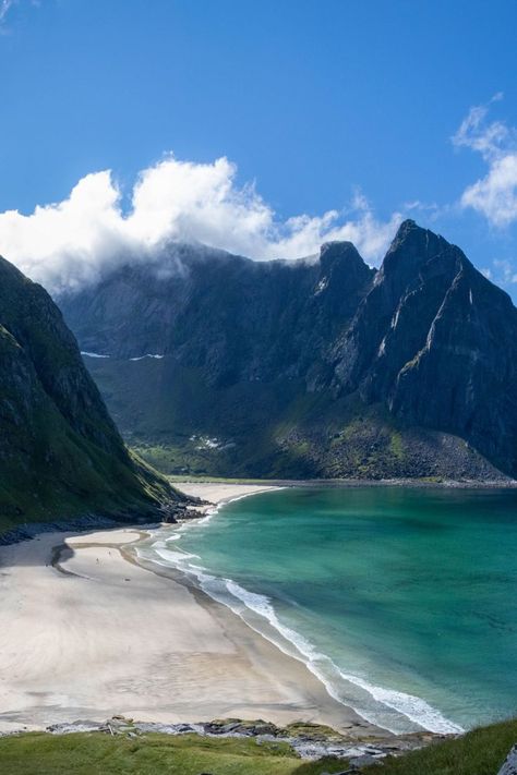 A beach and mountains in Lofoten, Norway. Norway Roadtrip, Norway Beach, Photography Hiking, Norway Nature, Norway Travel, Arctic Circle, Lofoten, Best Beaches, Cruise Travel