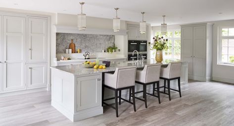 Family Kitchen Living Space, Open Plan Kitchen Dining Living, Open Plan Kitchen Dining, Open Plan Kitchen Living Room, Casa Country, Entertaining Space, Kitchen Dining Living, White Kitchen Design, Custom Kitchens