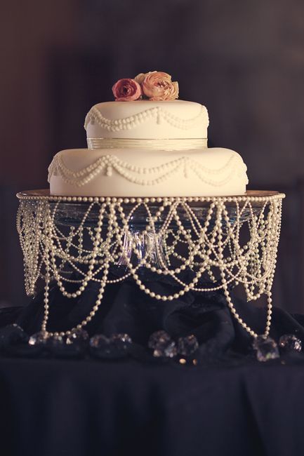 Cake With Pearls, 30th Anniversary Parties, Great Gatsby Themed Wedding, Wedding Cake Pearls, Gatsby Wedding Theme, Pearl Anniversary, Great Gatsby Theme, Elegant Cake, Boda Diy