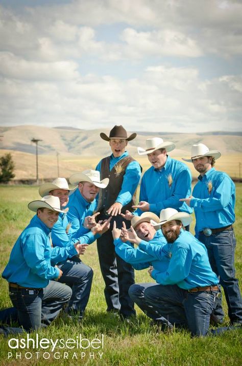 Groomsmen Jeans, Blue Jean Wedding, Reception Poses, Country Groomsmen, Country Wedding Groomsmen, Rustic Groomsmen Attire, Country Wedding Bridesmaids, Casual Groom Attire, Groomsmen Ideas