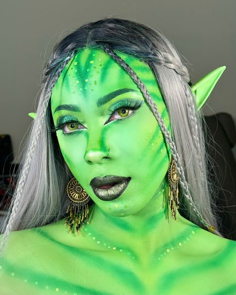 💚Avatar💚 The paints that I used were from @mehronmakeup 💚 the shade light green & the UV palette (shades martian, stardust, and dark matter) For shadowing I used my @kimchichicbeauty emerald palette 💚 Use the code: AYSIAJALI for $$$ off! #creativemakeup #halloweenlook #halloweencostume #avatar #avatarmakeup #makeup #makeuptutorial #makeupoftheday Alien Makeup Halloween, Emerald Palette, Avatar Makeup, Alien Makeup, Dark Matter, Halloween Looks, The Shade, The Martian, Creative Makeup