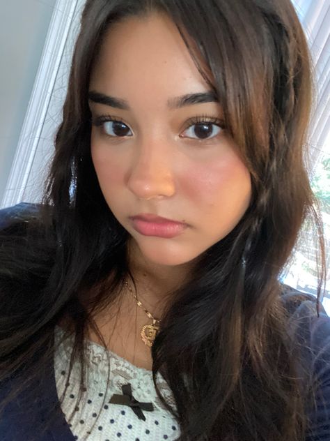 Cute Makeup Natural Aesthetic, Coquette Makeup Natural, Kawaii Makeup Natural, Natural Makeup Beginners, Light Blush Makeup, Igari Makeup On Tan Skin, Makeup Looks Doe Eyes, Monopod Eye Makeup, Blush For Tan Skin