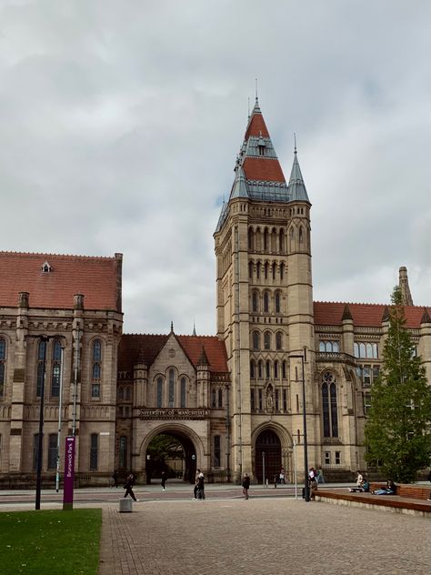 The University of Manchester arch Manchester Student Life, University Of Manchester Campus, The University Of Manchester, Uk Universities Aesthetic, Manchester Uk Aesthetic, University Of Manchester Aesthetic, Manchester University Aesthetic, Uni Of Manchester, Manchester Aesthetic