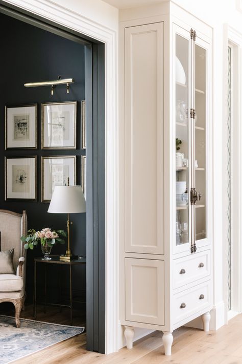 Eve Closet Ideas, Guest Bedroom Designs Ideas, French Glam Dining Room, Office Decor Traditional, Living Room Colonial Modern, Whitney Parkinson Dining Room, Susan Kasler Interiors, Modern Colonial Office, Simple Timeless Home Decor