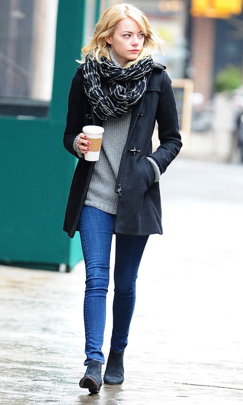 Emma Stone's Fashion - 20+ Times Emma Stone Looked Flawless - Cosmopolitan just for you @iamhopejohnson Emma Stone Style, Wearing A Scarf, Diane Keaton, How To Wear A Scarf, Double Denim, Outfit Jeans, Street Style Winter, Celebrity Street Style, How To Wear Scarves