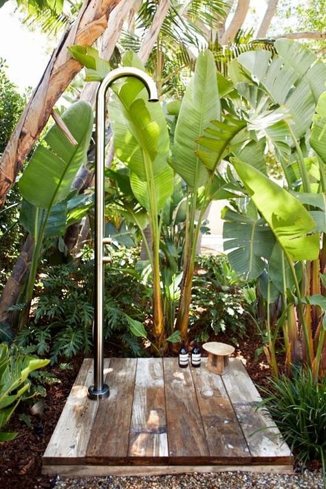 Outside Showers, Outdoor Bathroom Design, Pool Shower, Garden Shower, Outdoor Bath, Outdoor Bathrooms, Affirmation Cards, Shower Design, Tropical Garden