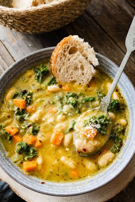 Tuscan White Bean Soup Recipe (Hearty Italian) Soup With Pancetta, Tuscan White Bean Soup, Tuscan White Bean, Tuscan Bean Soup, White Bean Soup Recipes, Tuscan Soup, Bean Soup Recipe, Bean Soup Recipes, Italian Soup