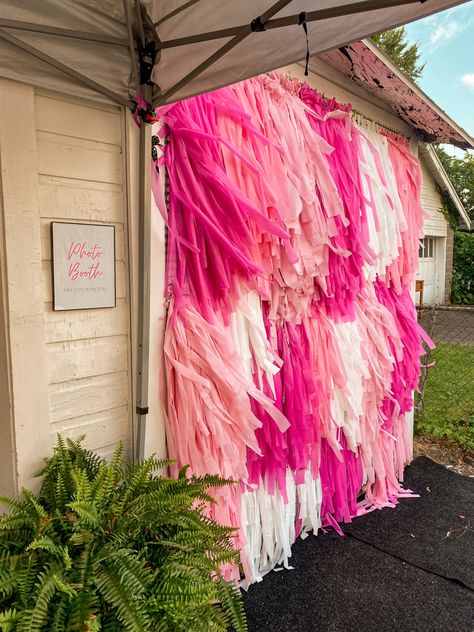 Fringe Wall Backdrop With Balloons, Pink Tassel Backdrop, Tule Decorations Diy, Pink Diy Backdrop, How To Hang Fringe Backdrop, Pink Back Drop Ideas, Easy Fringe Backdrop, Pink Photobooth Ideas, Fringe Wall Backdrop Diy