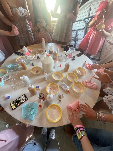 Making Slime With Friends Aesthetic, Birthday Activities With Friends, Making Slime Aesthetic, Fun Friend Group Activities, Making Slime With Friends, Fun Friend Hangout Ideas, B Day Activities, Fun Hangout Ideas Friends Things To Do, Friend Group Faceless