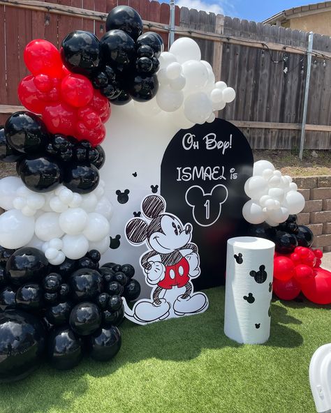 Mickey Mouse || Birthday || ONE || Ismael 🐭🎡🖤 - Thank you for letting us be part of this special moment🎡🤍 @karrlaleticia #decorationmickey #mickeymousedecorations #mickeymouseparty #mickeymouse #happybirthdayone #decorationmickeymouse #partymickeymouse #mickey #mickeymousebirthday #clubhousemickeymouse Birthday Decoration Mickey Mouse, First Birthday Party Mickey Mouse, Mickey And Minnie Birthday Party Twins, Mickey Mouse Birthday Balloons, Classic Mickey Mouse Birthday, Mickey Mouse Birthday Party Ideas 1st, Modern Mickey Mouse Birthday, Mickey Mouse Backdrop, Mickey Mouse Party Ideas